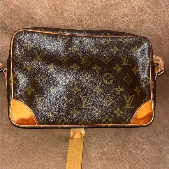 Louis Vuitton - Picture 8 of 13